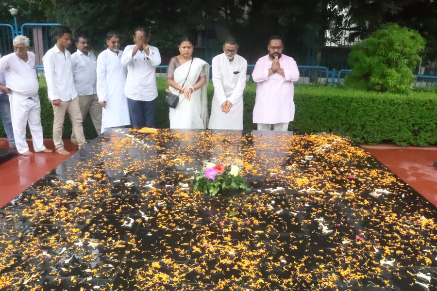Tripura Congress Observes Rajiv Gandhi’s Birth Anniversary, Reaffirms Commitment to Peace and Harmony