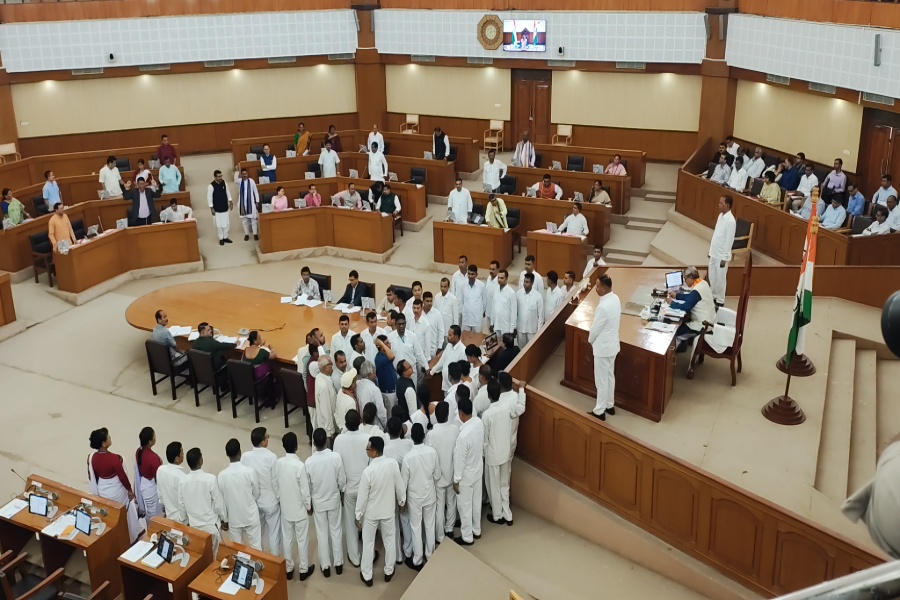 CPI(M) stage protests in Assembly over DGP death, seeks HC judge-led probe; CM defends disclosure of details