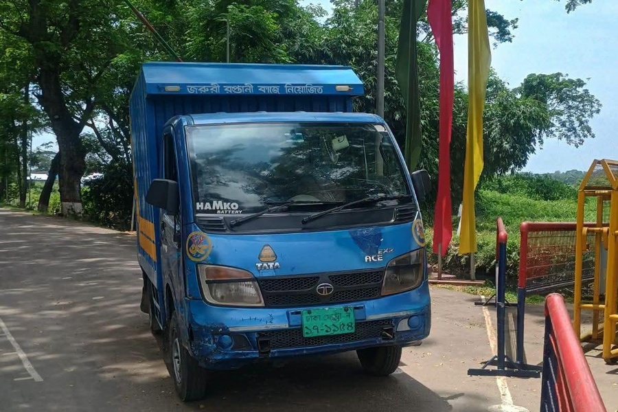 Bangladesh sends 600 kgs mangoes to Tripura officials
