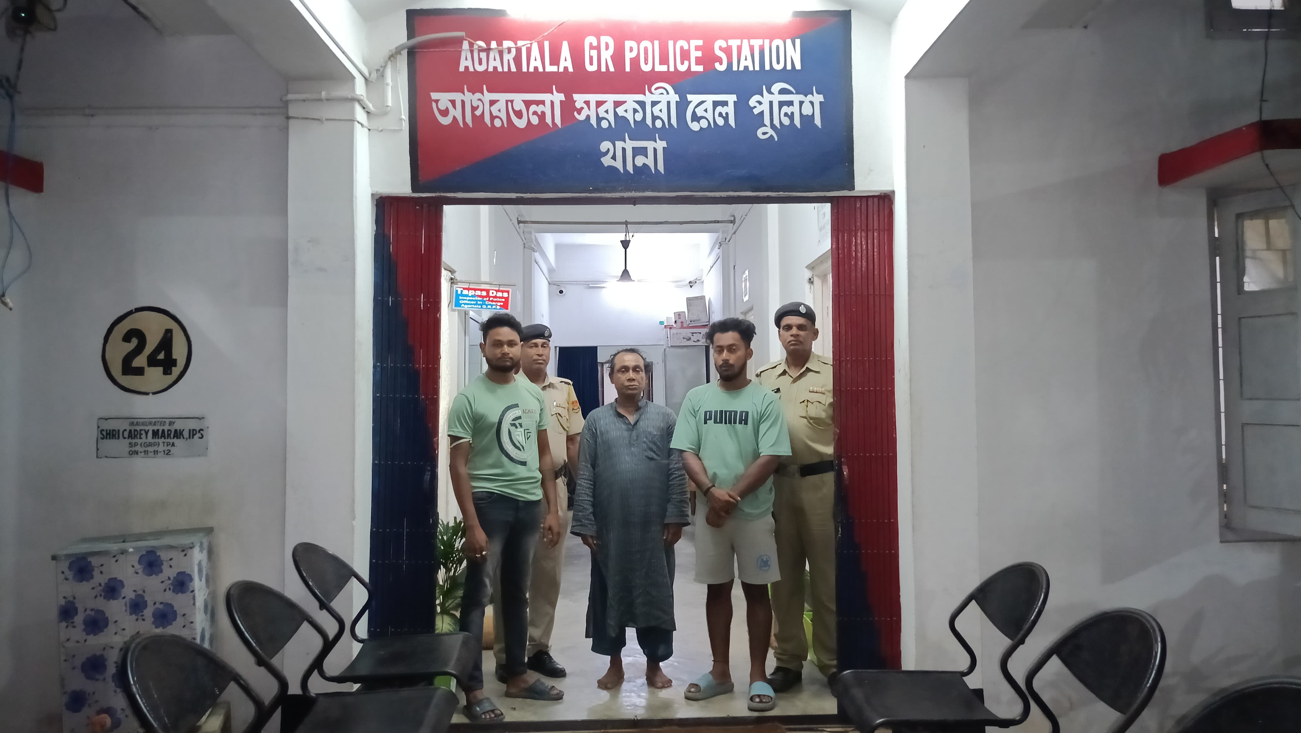 Bangladeshi, two Indian touts held in Tripura