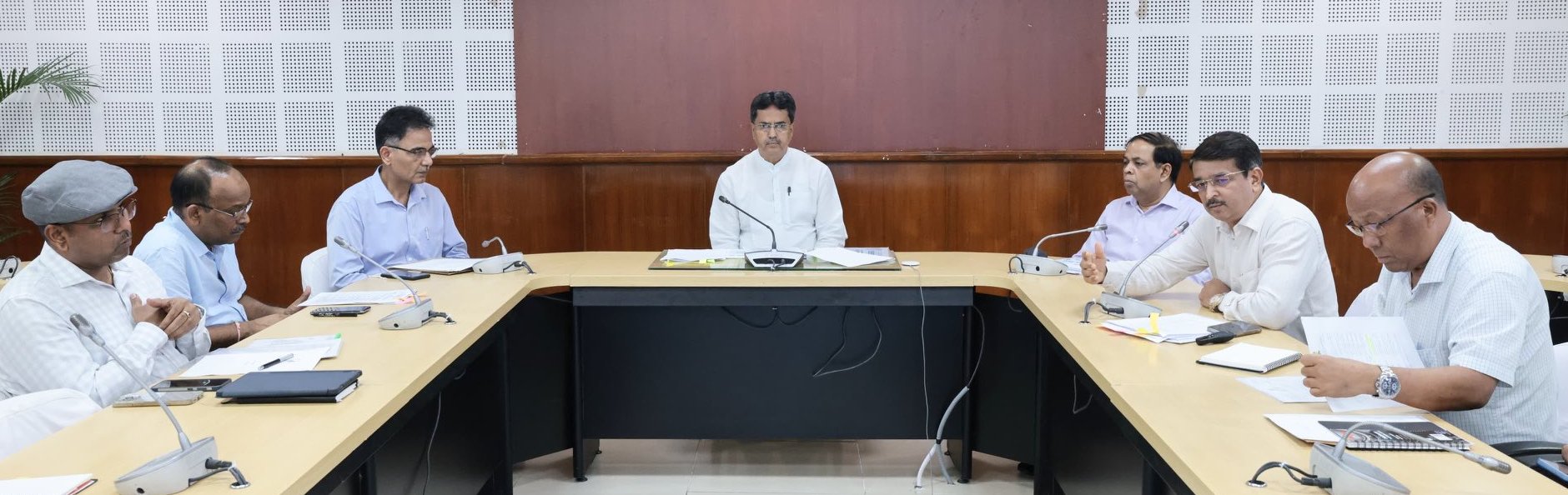 Better coordination, public awareness key to grievance redressal: CM