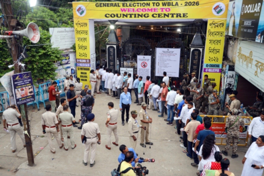 BJP Takes Early Lead in Tight Bengal 2026 Poll Battle Against Trinamool