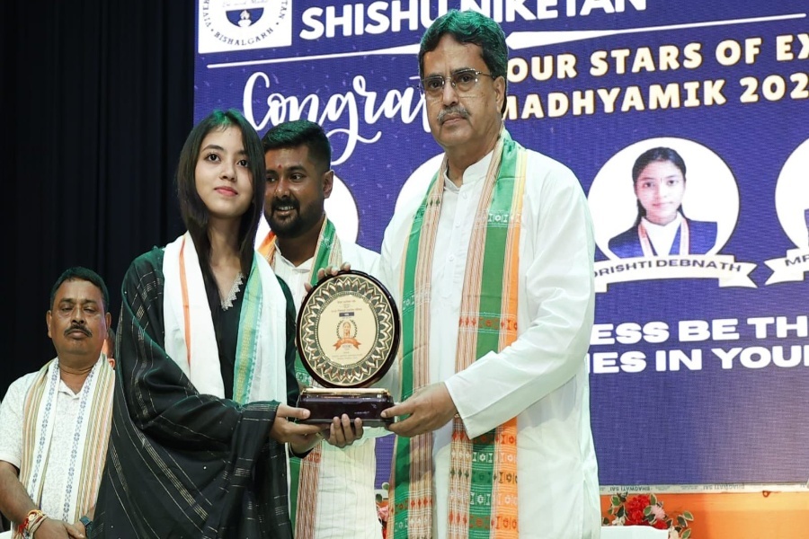 Tripura CM urges students to balance studies with sports, social service