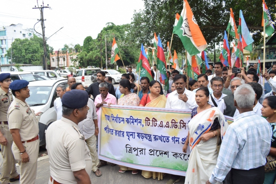 Pradesh Congress Raises Alarm Over Election Irregularities, Demands VVPAT EVMs