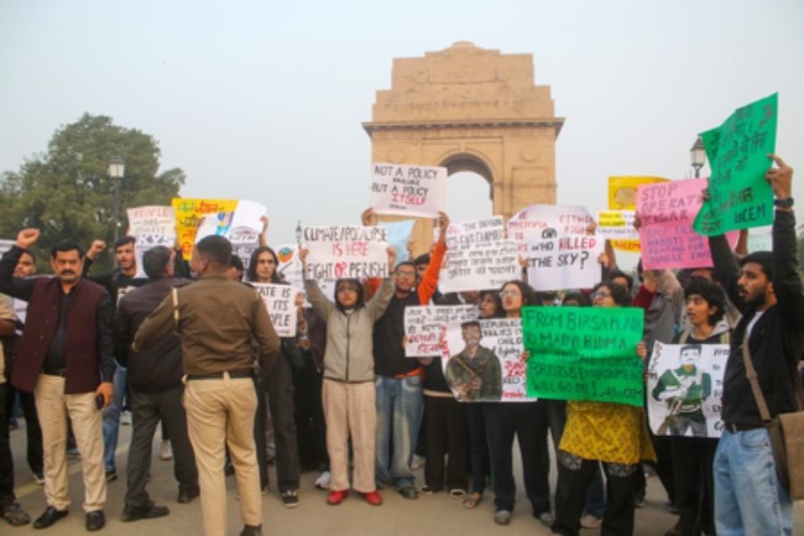 Police Detain 15 During Delhi Pollution Protest; Officials Allege Use of Pepper Spray on Cops