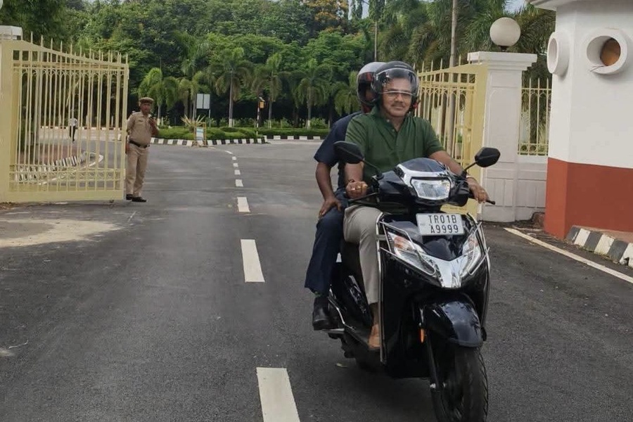 Finance Minister Cuts Down Escort Vehicle, reaches Secretariat in Scooty