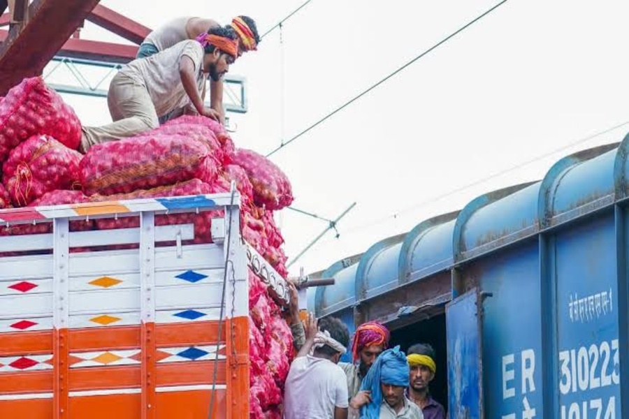 First-Ever Kanda Express to Bring 440 MT of Onions to Agartala by October 18