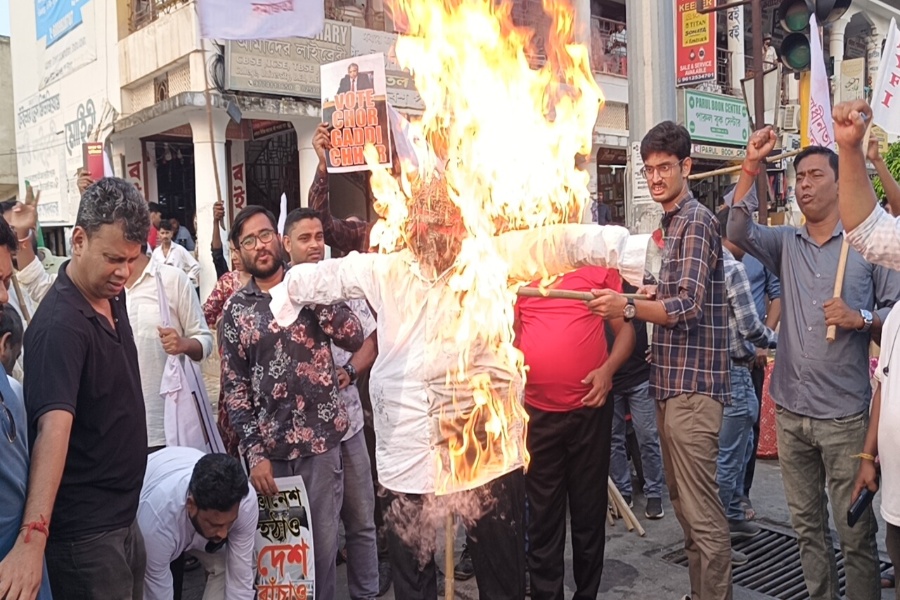 Four Left-Wing Student, Youth Bodies Stage Rally Demanding CEC’s Resignation