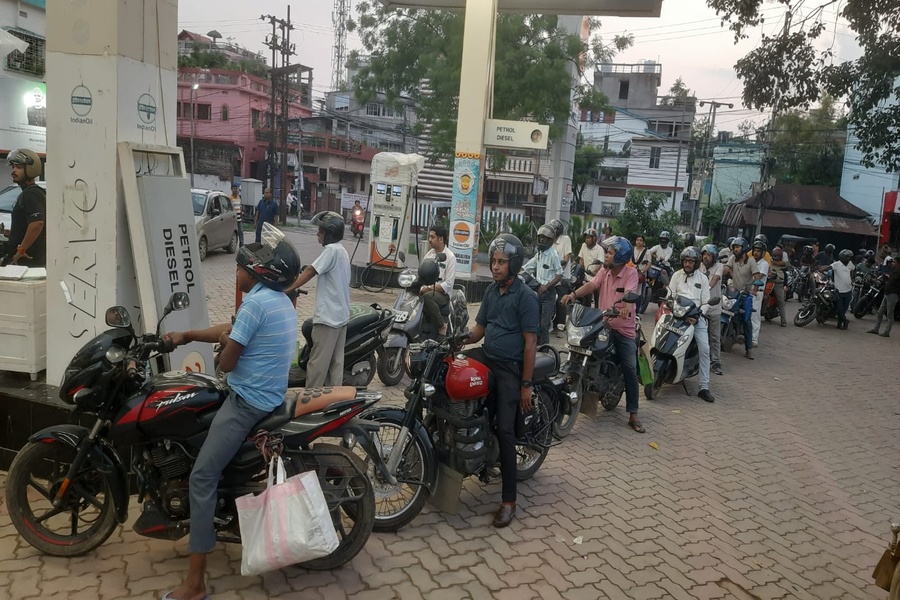 Fuel Prices Hiked in State; Petrol Crosses Rs 100 Mark; Sparks Rush at Petrol Pumps