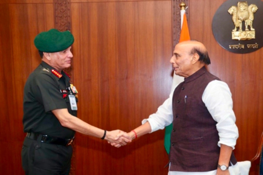 Gen Dhiraj Seth Meets Defence Minister Rajnath Singh, Unveils Vision for a Futur...