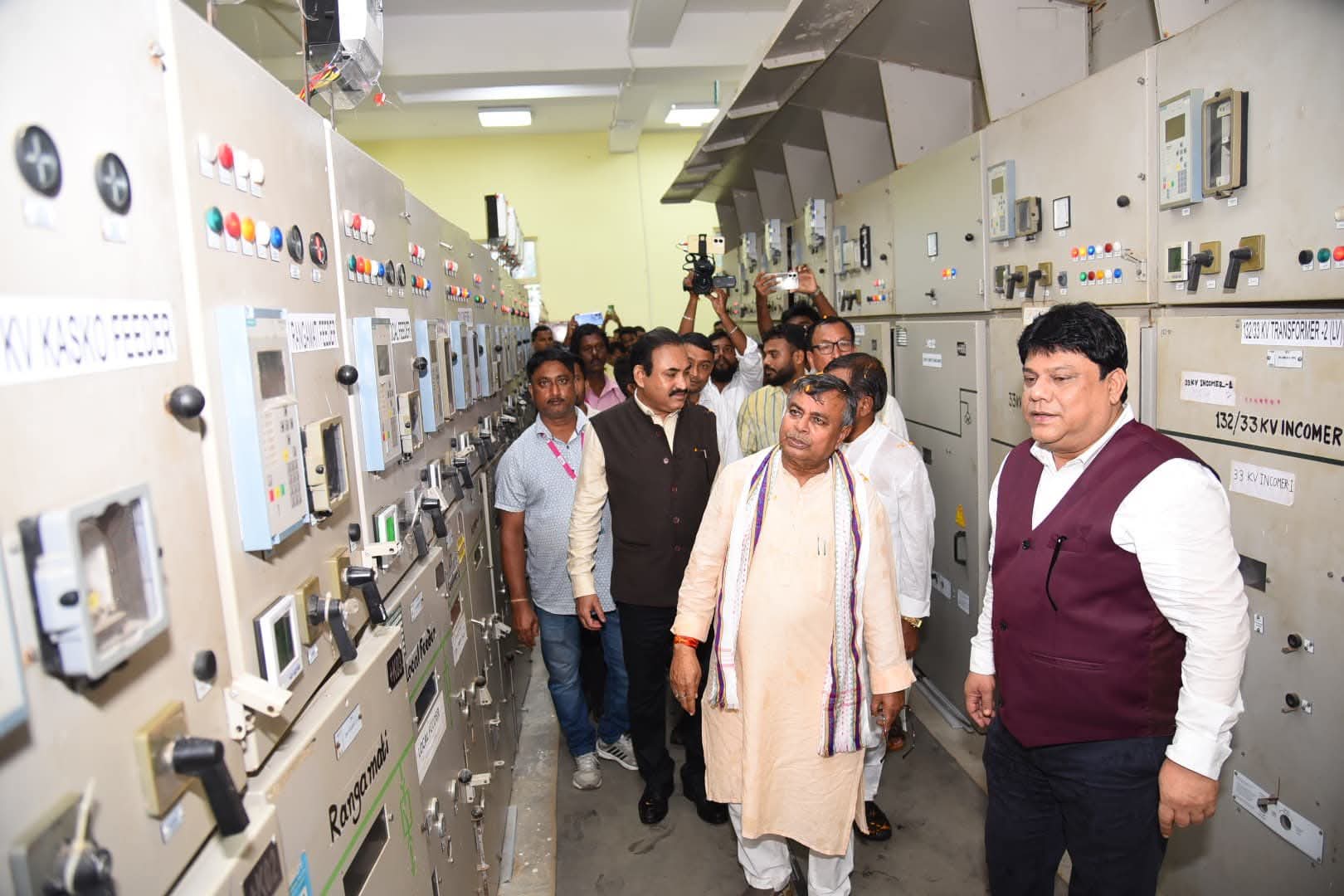 Govt to Introduce Live-Line Work Technology Soon: Power Minister