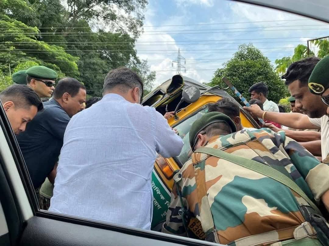 Tripura Transport Minister rescues passenger after auto-rickshaw accident