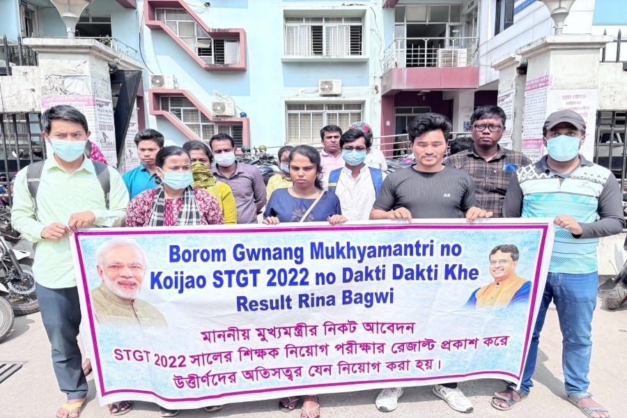 Hundreds of Aspirants Protest in Trip...