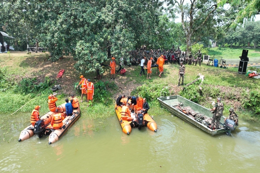 Indian Army and NDRF Conduct Joint Fl...