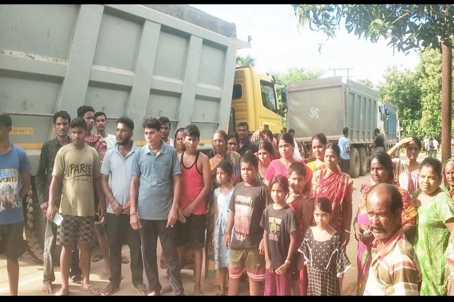 Locals of Khowai resume road blockade over collapsed road, scuffled with TSR