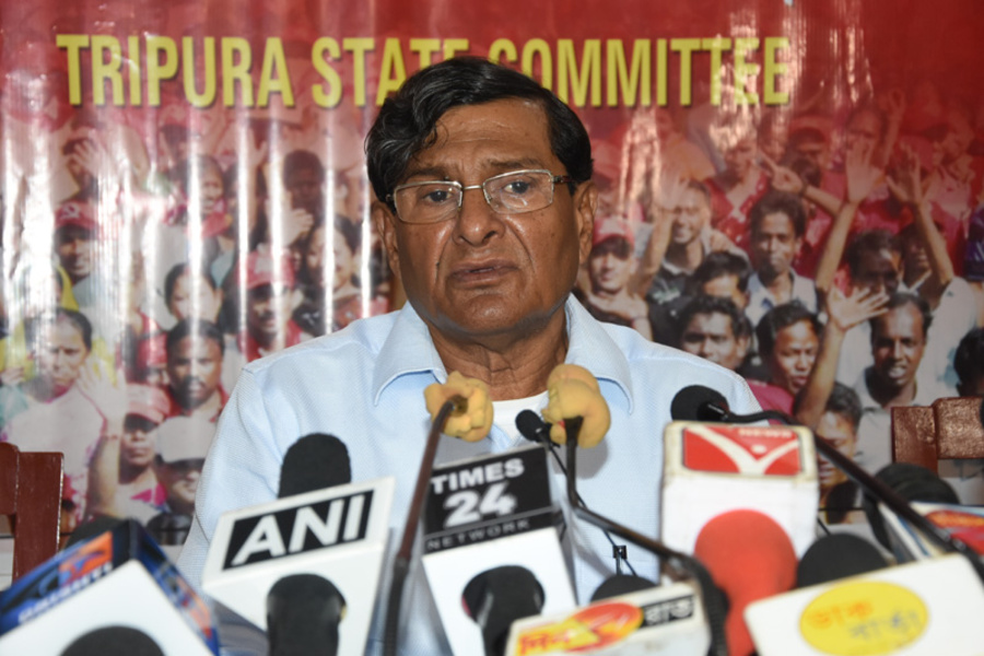 Former Minister Manik Dey Slams Civic Body’s Eviction Drive, Calls It ‘Inhumane’