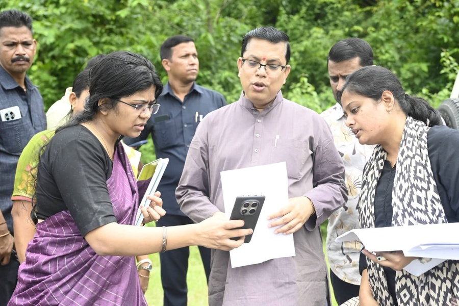 Minister Tinku reviews Development Projects in Chandipur, Emphasises Speedy Execution