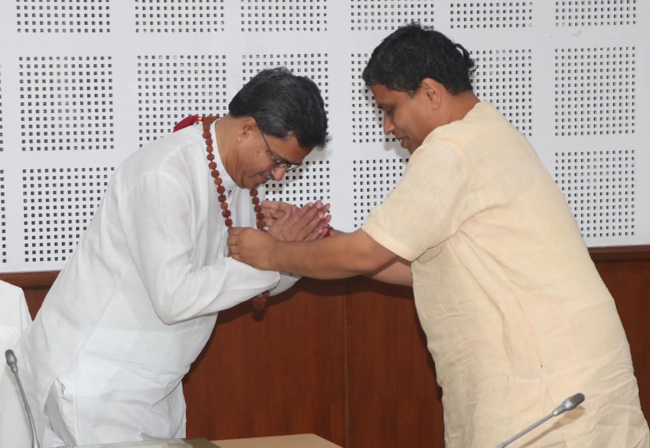 Patanjali Yogpeeth to establish yoga center, biodiversity Park, holds meeting with CM in Tripura
