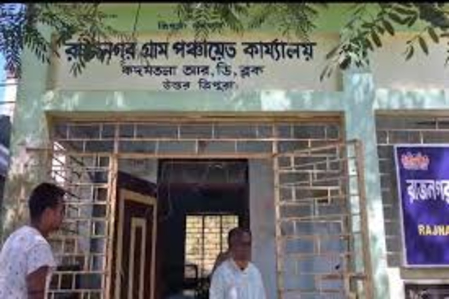 Panchayat Office Found Closed Beyond Scheduled Hours, Public Outrage Erupts in Rajnagar