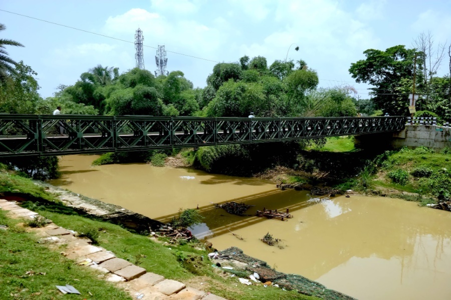DM orders blanket ban on heavy vehicles over river embankments in West District