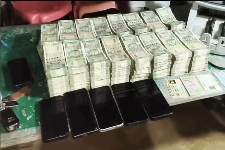 Rs 40 lakh cash seized, during naka checking; five held in Tripura