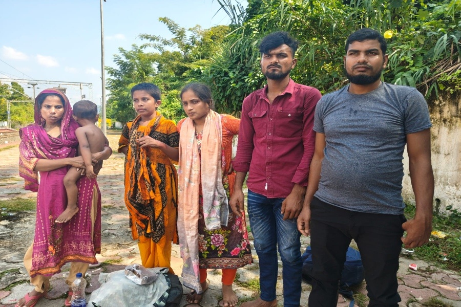 Six Bangladeshi held in Tripura