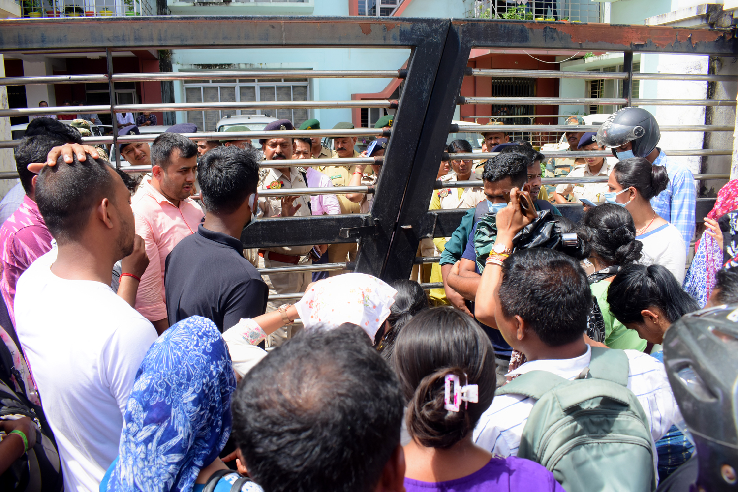 TET aspirants held for protesting outside CM's residence over delayed results