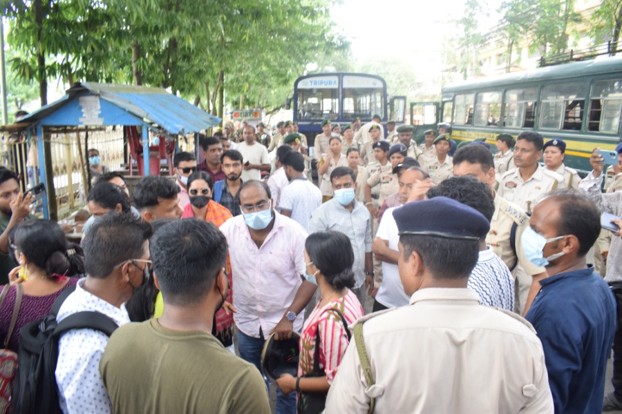 TET Pass Candidates Protest Recruitment Delay, Stopped by Police in Agartala