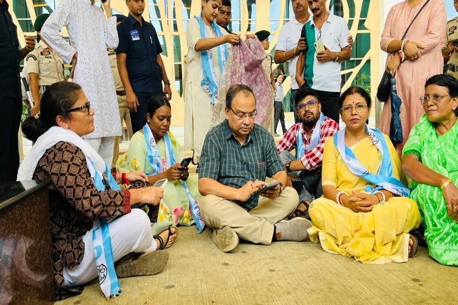 TMC Delegation arrives in Tripura, Staged Sit-in Protest, to Meet DGP and Governor