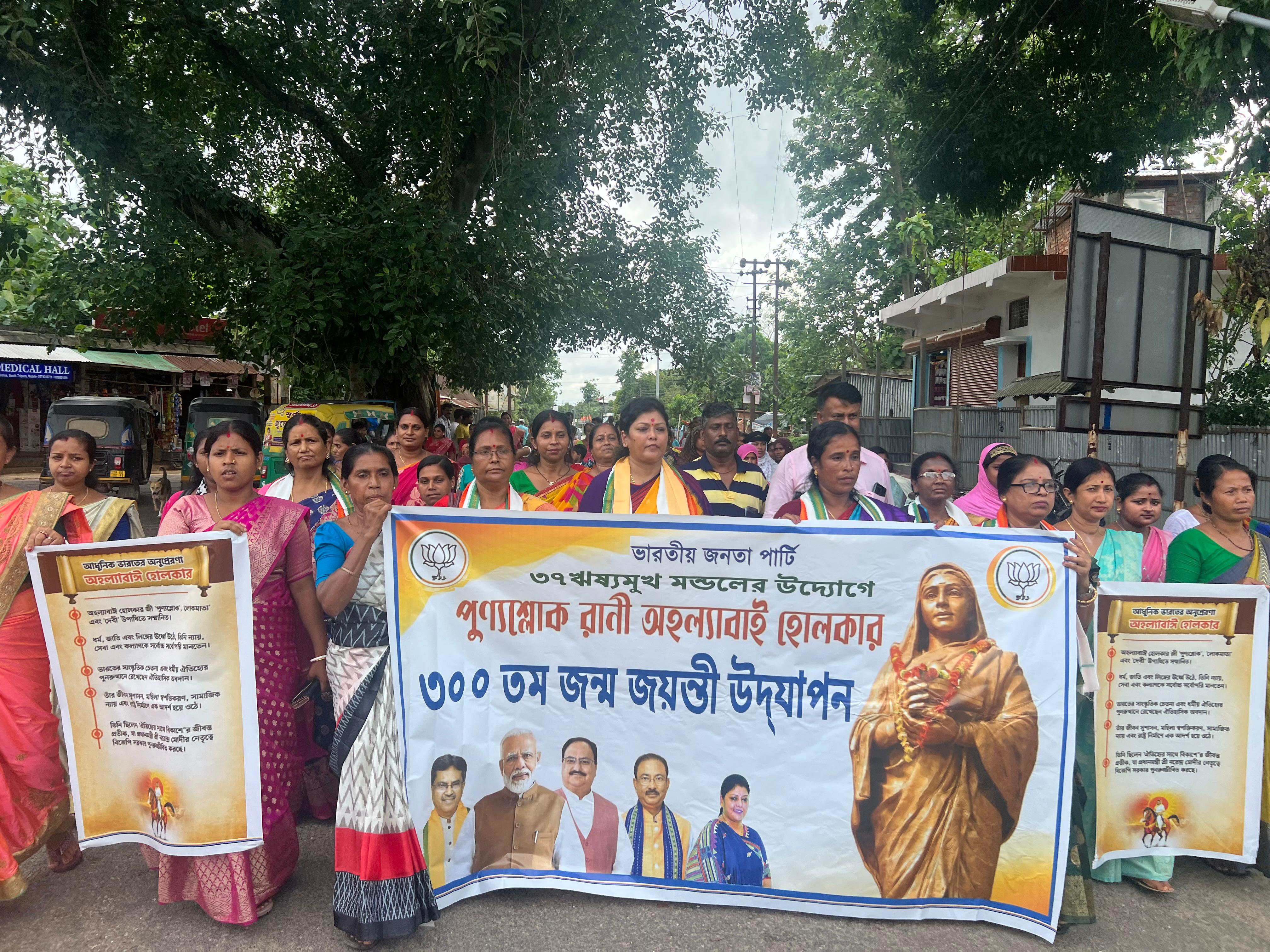 Tripura BJP Mahila Morcha President criticizes Congress for distorting history