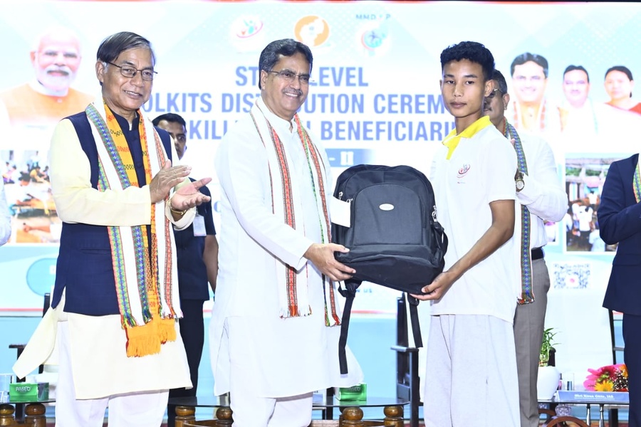 Tripura CM distributes tool kits, licences among skilled Bru youth