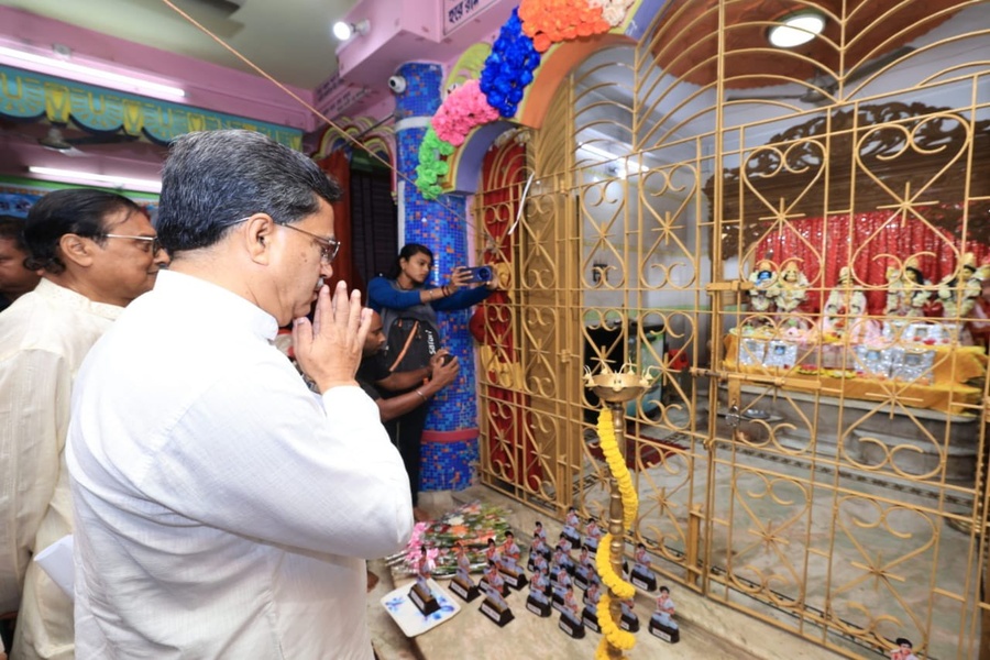 Tripura CM urges to work with ideals to strengthen nation