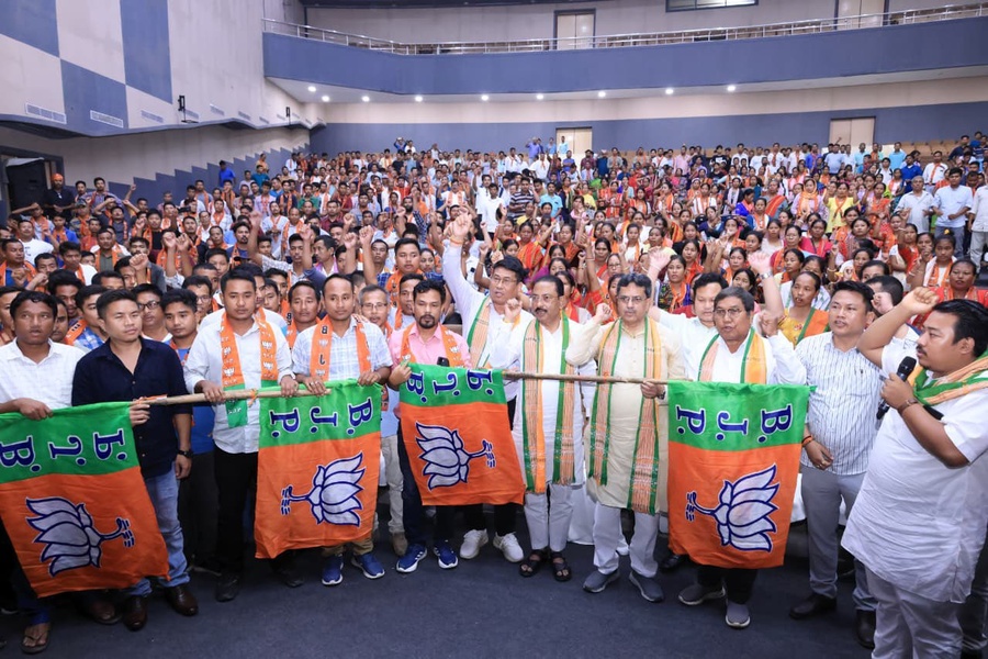 CM welcomes 920 voters in BJP, says  BJP working to make Janajati people smile