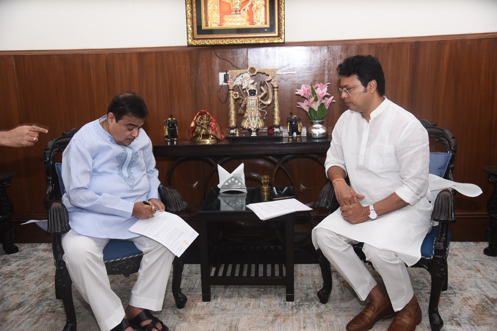 Tripura MP meets Gadkari, seeks repair of a stretch of NH-08, new highway declarations