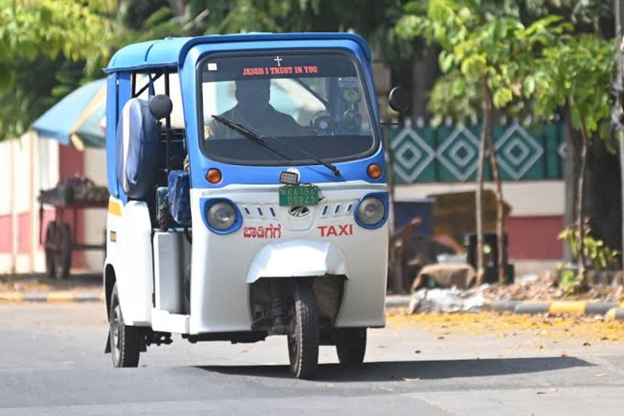 Tripura Traffic Police Detain 100+ Autos in Agartala for Rule Violations