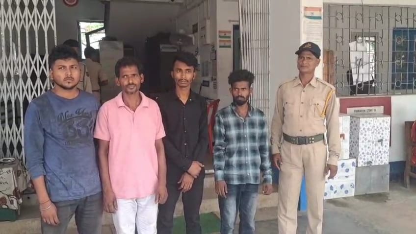 Two Bangladeshi nationals, Indian touts held in Tripura