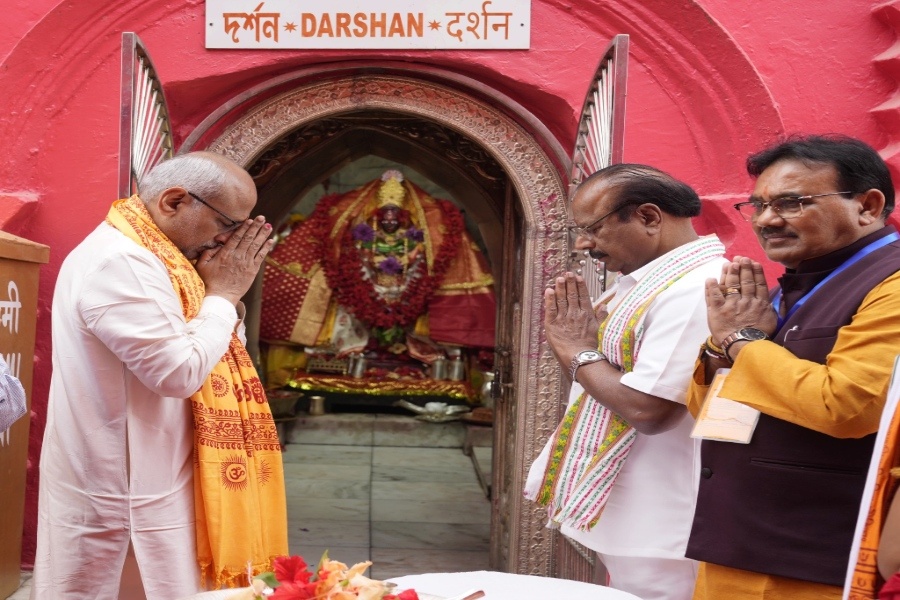 Vice President C. P. Radhakrishnan Offers Prayers at Mata Tripura Sundari Temple