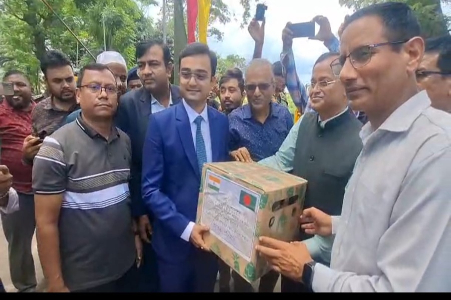 Tripura CM sends 600 kew pineapples as courtesy gift to Bangladesh PM