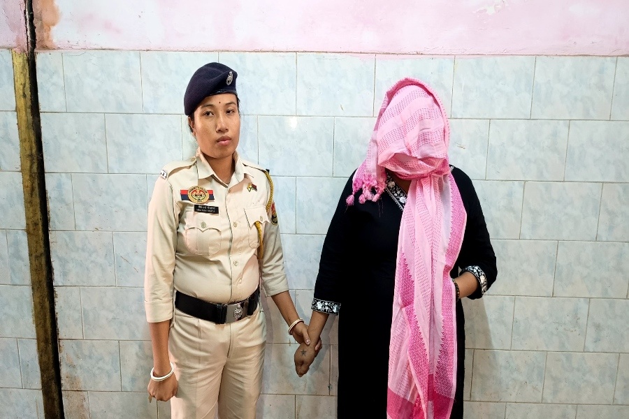 Woman held in Agartala city with 9 grams of heroin